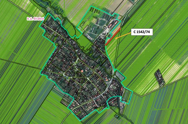 The map shows the layout of the cadastral area of Blatné and the location on Družstevná Street. The plots designated for residential purposes are highlighted.