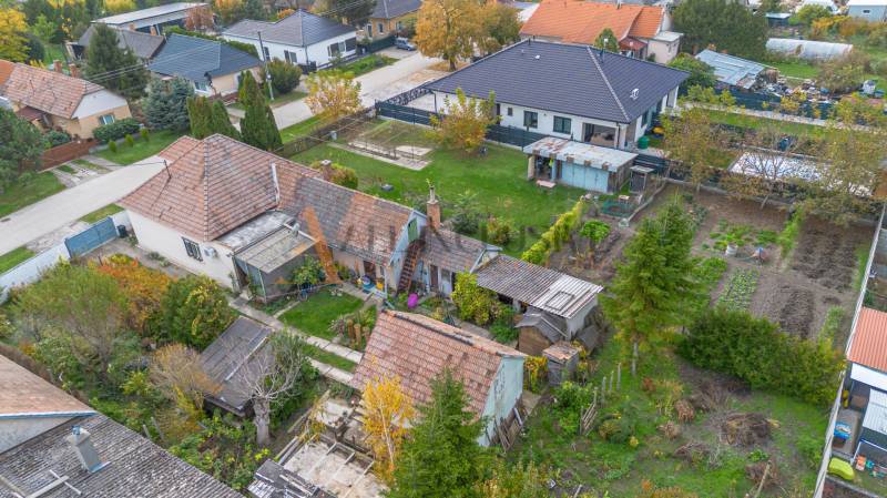 Family houses with a yard and garden in Veľké Dvorníky in the autumn season.
