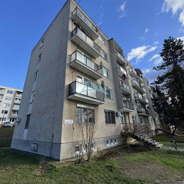 Fourth-floor apartment building with entrance and balconies Šahy, a gyurkyho.