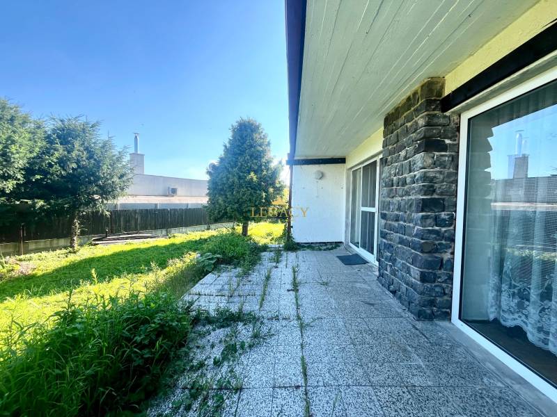 A family house in Ivanka pri Dunaji with a terrace and a garden full of greenery.