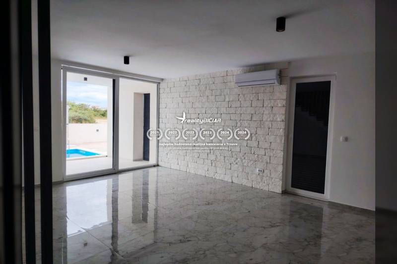 Living room with marble floor and sliding doors in a family house.