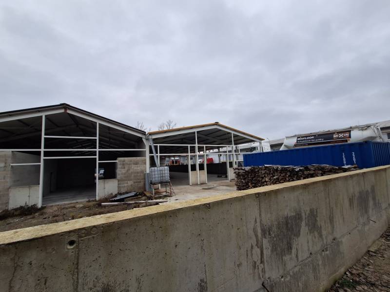 Warehouses and halls on Strojnícka Street in Prešov with steel structures and wood.