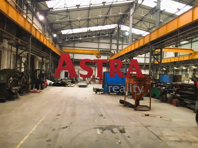 Production premises in Spišská Nová Ves with high ceilings and industrial equipment.