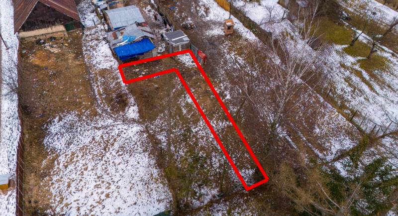 Aerial view of a snow-covered garden in Nálepkovo with a marked plot.
