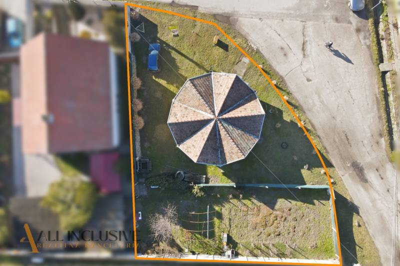 Aerial view of a plot in Zemianska Olča designated for housing, with an octagonal building.
