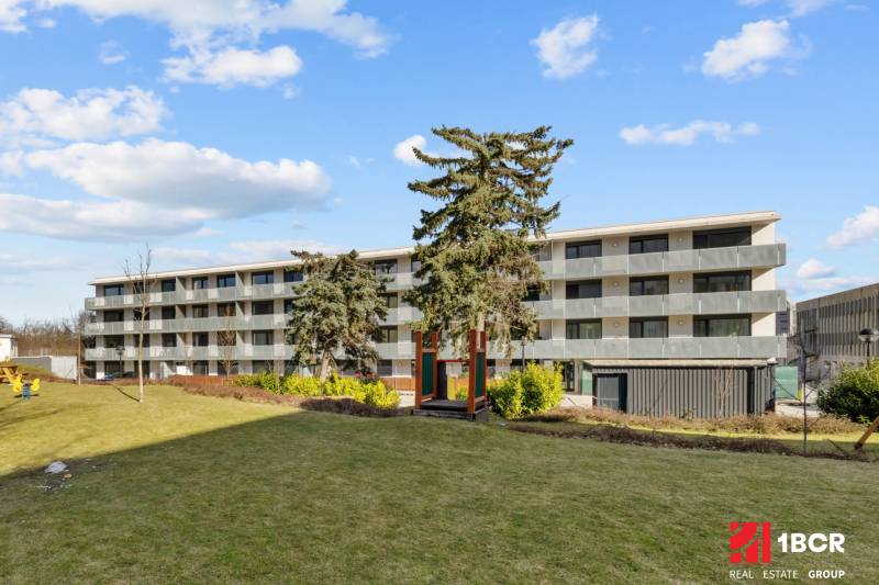 Apartment building with four floors, surrounded by a lawn, Bratislava - Nové Mesto, Skalická cesta.