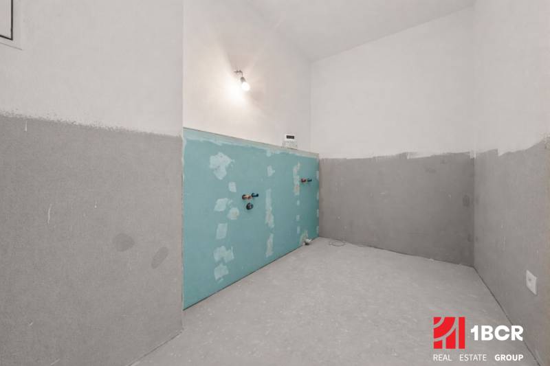 Renovated room in a 4-room apartment prepared for installations.