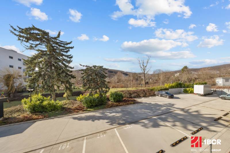 Parking at a 4-room apartment on Skalická Street in Bratislava - Nové Mesto.
