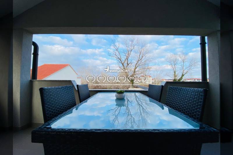 A family house with a terrace and a table with a view in Grbi in the town of Nin.
