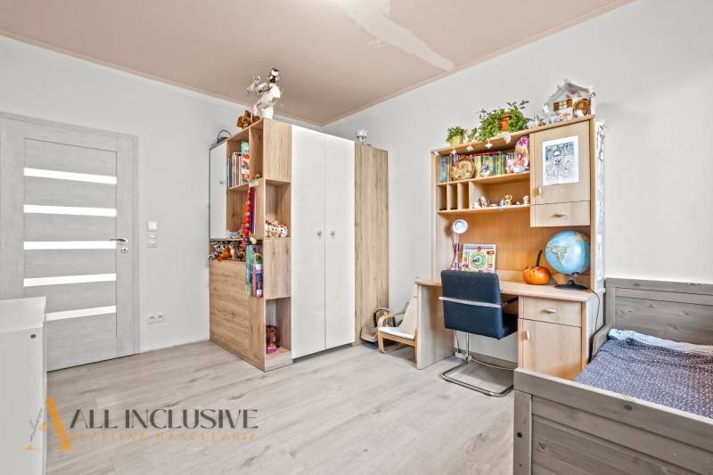 12 - 2025-11-06T132213.388.jpg