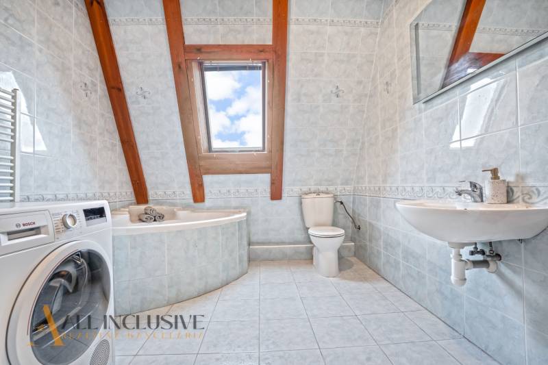 10 - 2025-08-20T120829.456.jpg