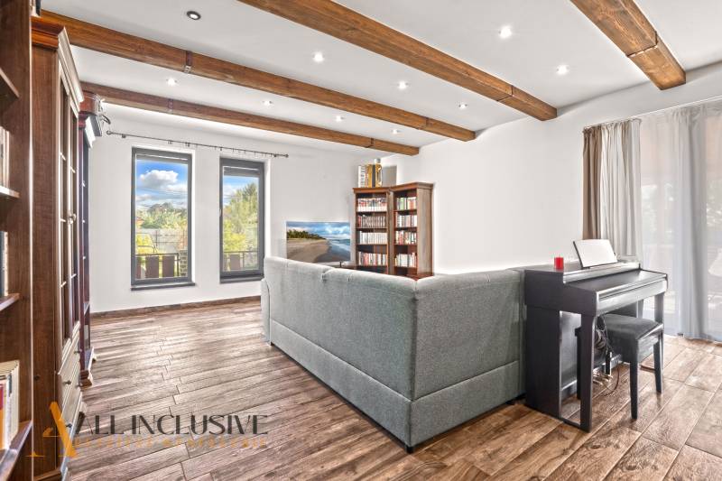 7 - 2025-10-07T112347.514.jpg