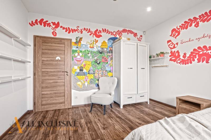 12 - 2025-10-07T112340.532.jpg