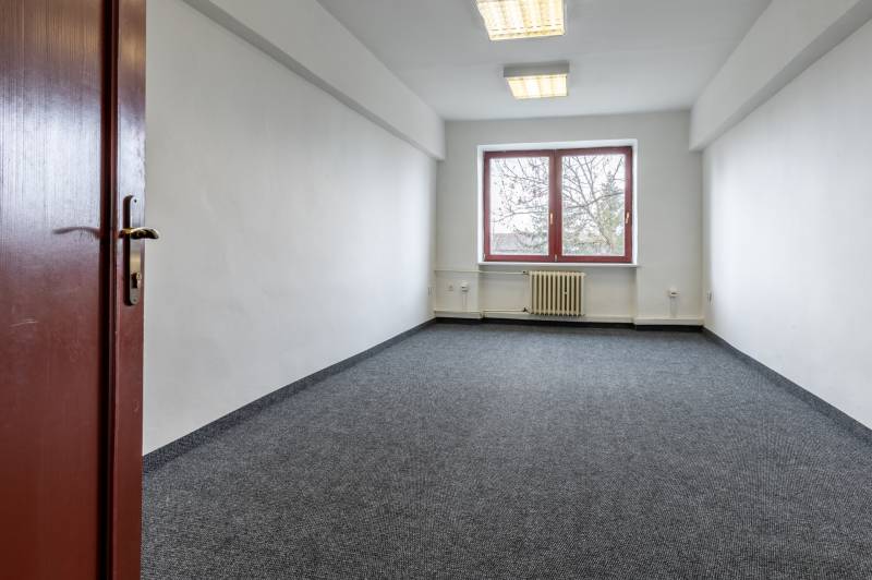 Empty office with carpet, white walls, and a window, Offices.
