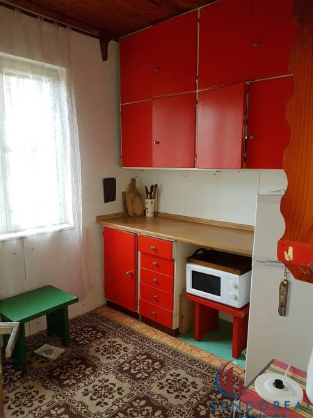 Kuchynka v Chate so starším nábytkom