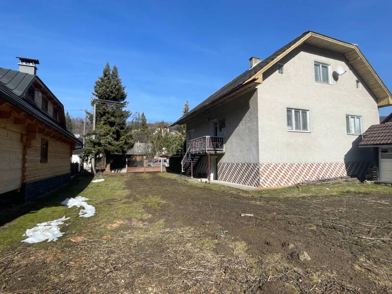 A family house in Terchová with a spacious yard, offering views of nature everywhere.
