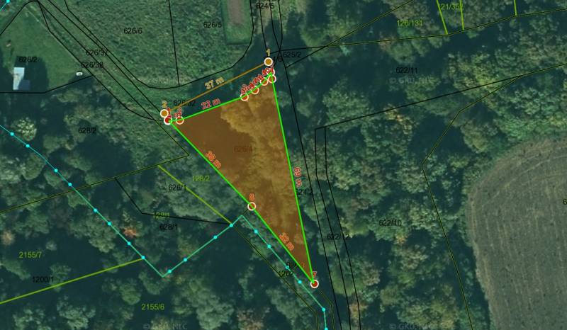 Cadastral map of residential plots in Haniska, showing boundaries and dimensions of parcels.