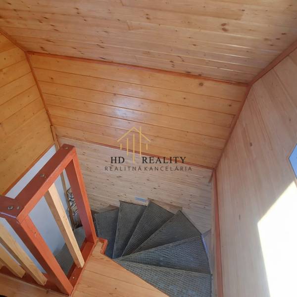 Stairs in a cabin with wood decor cladding, interior with a warm touch.