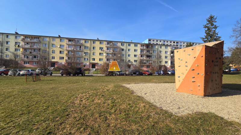 Climbing wall in front of the apartment building on Prachatická Street in Zvolen, 2-room apartment.