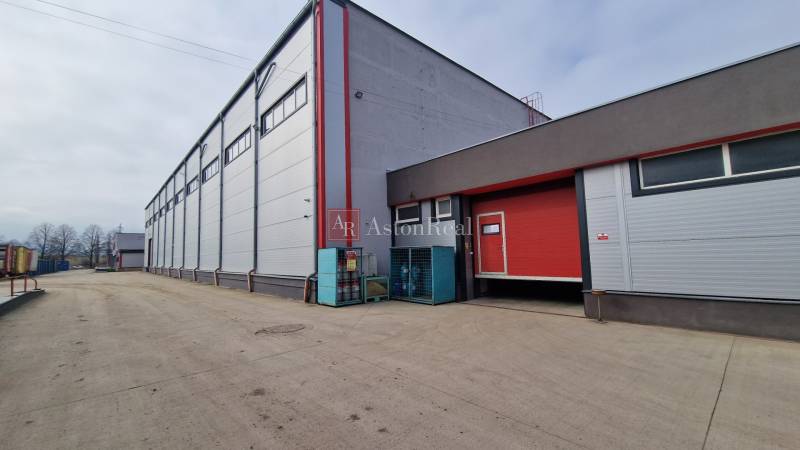 Warehouses and halls on Východná Street in the city of Poprad with accessible access road.