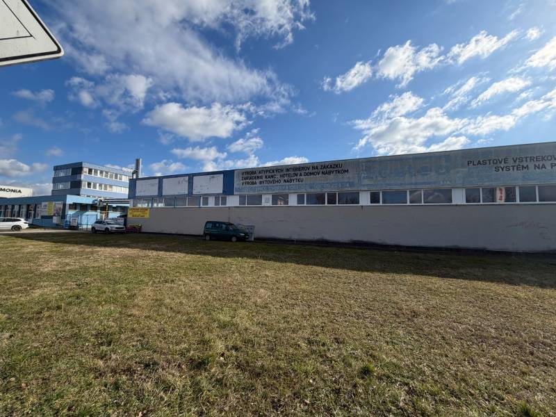 Building in the industrial area in Nové Zámky, Nové Zámky Street, Warehouses and Halls.