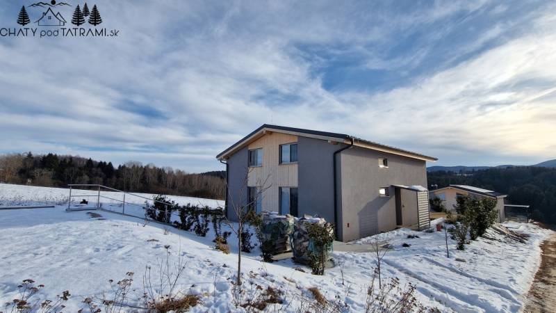 A cottage in Dolná Lehota surrounded by a snowy landscape, set in the nature of Dolná Lehota.