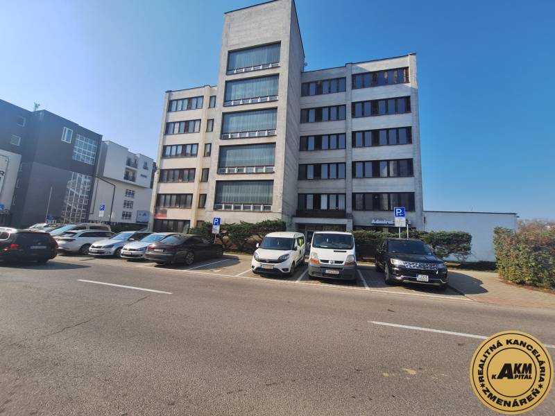 The building on Tulska Street in Zvolen, in front of which cars are parked.