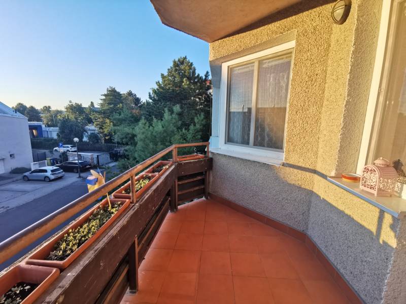 The balcony of a 4-room apartment on Priekopnícka Street in Bratislava - Podunajské Biskupice with flower pots.