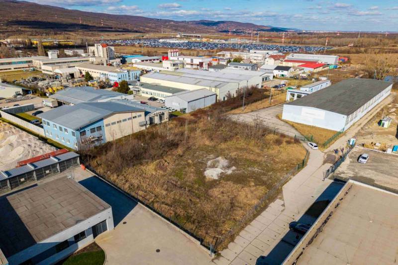 Industrial buildings and vacant land in Bratislava - Vajnory, ideal for commercial purposes.