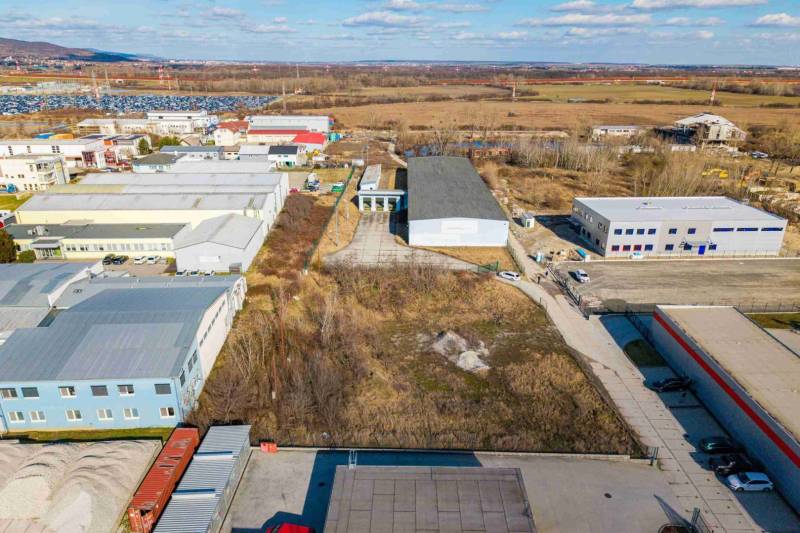 Industrial zone with buildings and parking lots in Bratislava - Vajnory, commercial land.
