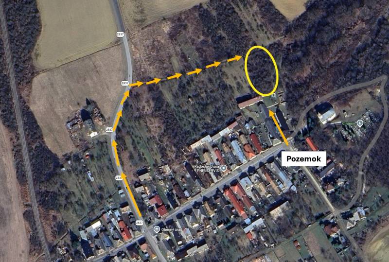 Aerial view of recreational plots in Gemerské Teplice with the route marked.