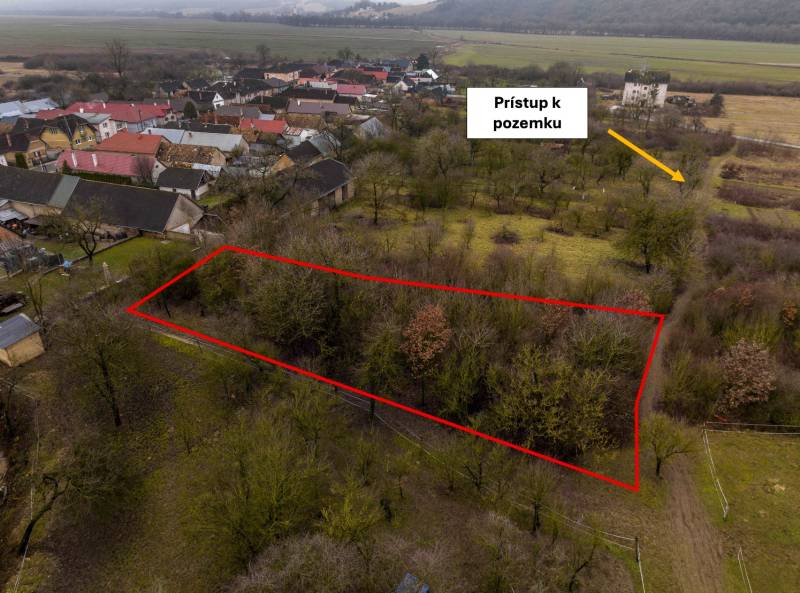 A plot in Gemerské Teplice, surrounded by greenery. Recreational plots with access from the main road.
