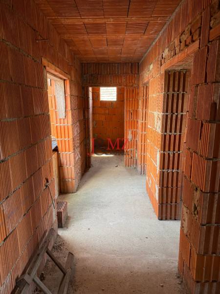 Kuzmanyho ul. Levice RD - stavbený pozemok  (13).jpg