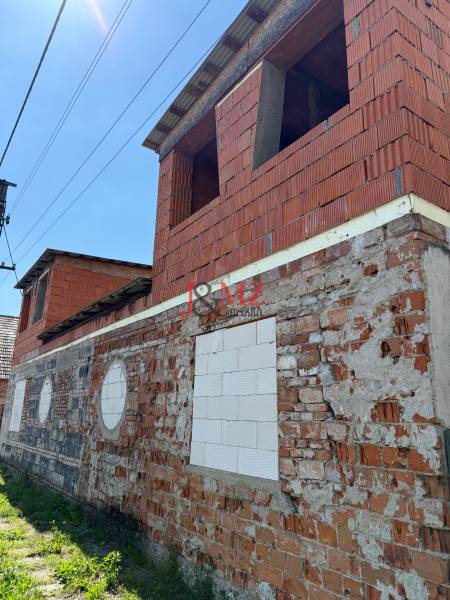 Kuzmanyho ul. Levice RD - stavbený pozemok  (1).jpg