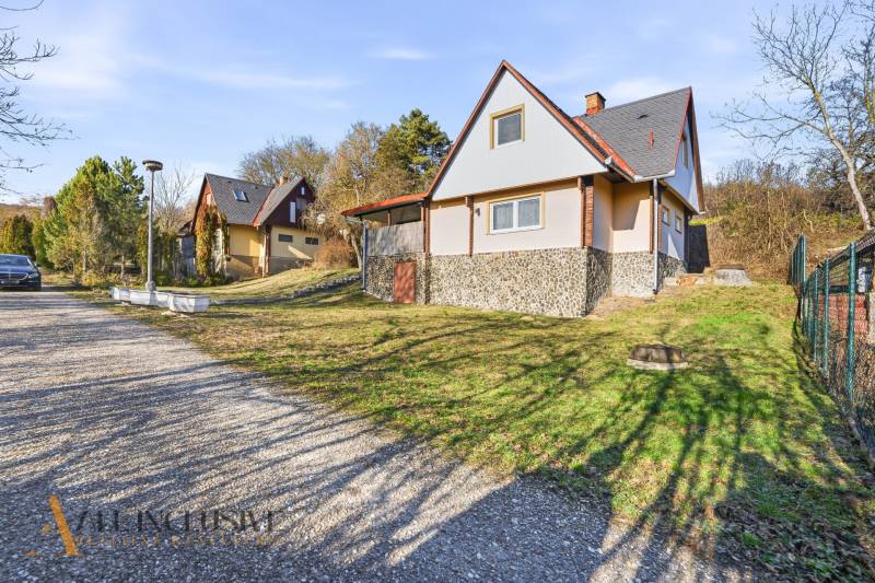 Cottage on Kováčov Street in Štúrovo with a lawn and surroundings.