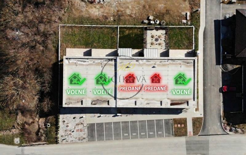 Residences in Klasov: Sold and available family houses from a bird's eye view.