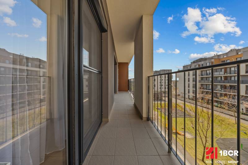 The balcony of the apartment on Zuzany Chalupovej in Bratislava - Petržalka with a view of the surroundings.