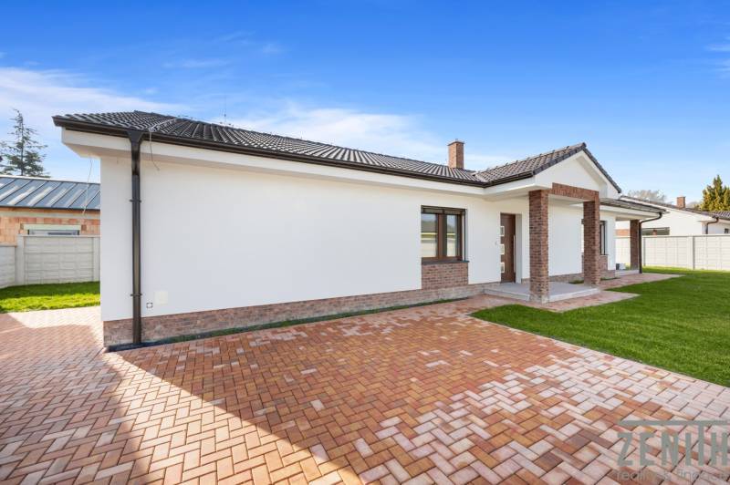 Family house in Vojka nad Dunajom, brick walls and a pitched roof.
