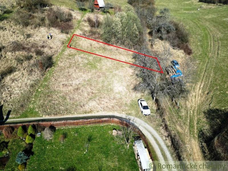 Plots - housing in Vydrná, bordered in red, near the road and tree.