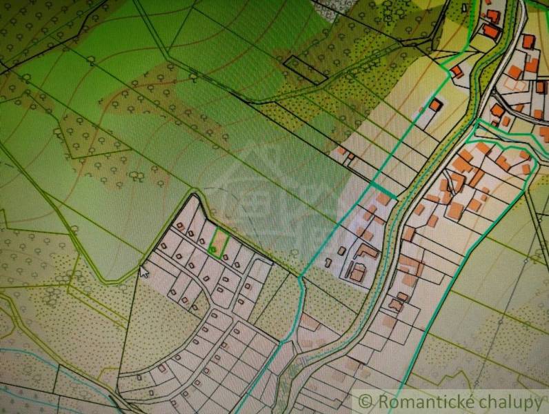 The Vydrná map shows plots for residential land with layout and communications.