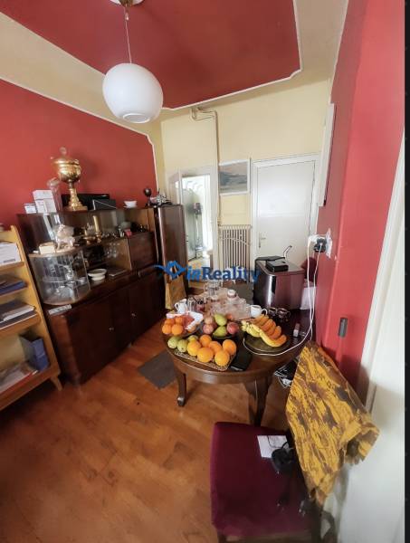 A family house with a wooden decor floor and fruit on the table in the interior.