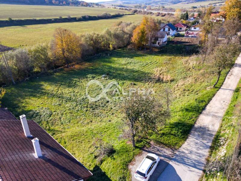 Plots - housing in Spišské Podhradie with spacious green surroundings and an access road.