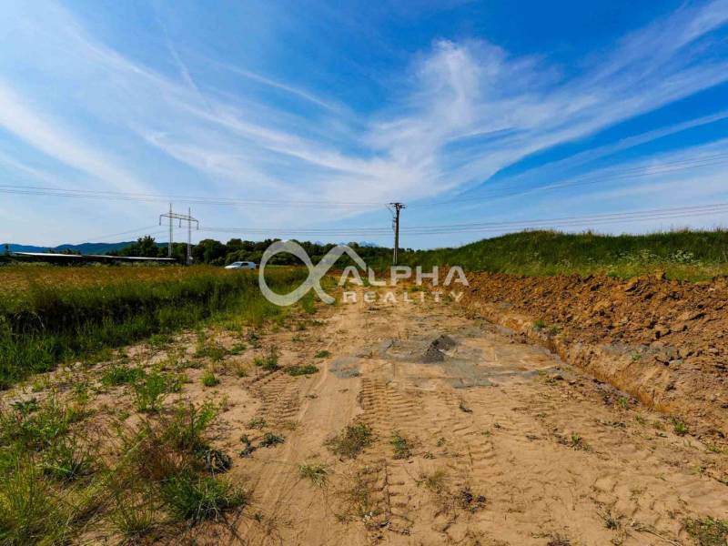 Building plot in Betlanovce suitable for living, surrounded by nature and open skies.