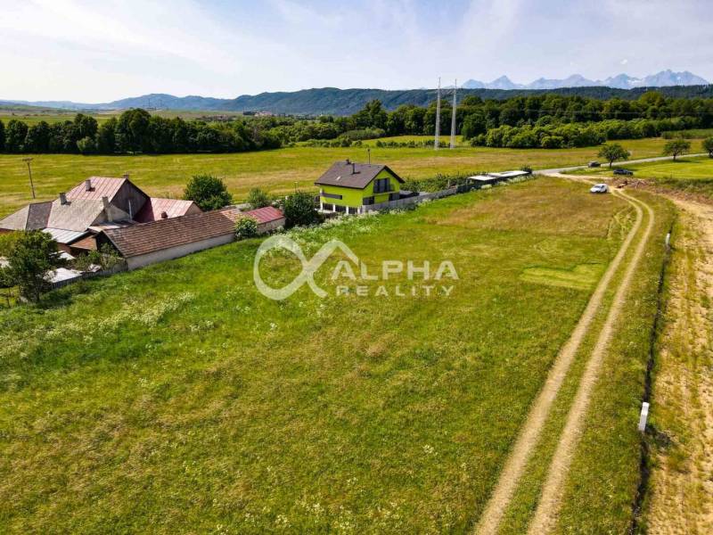 Meadow plots for housing in Betlanovce with a view of the hills and surrounding nature.