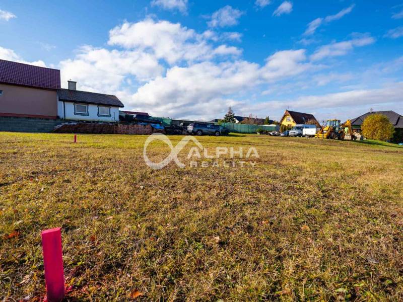 Residential plots in Spišské Tomášovce with open countryside and surrounding houses.