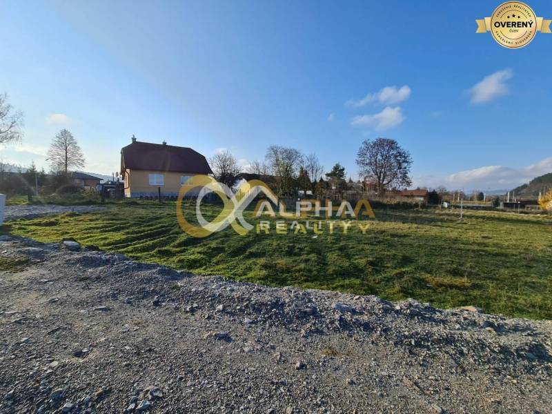 Plots - housing in Markušovce with a view of the surrounding countryside and a family house.