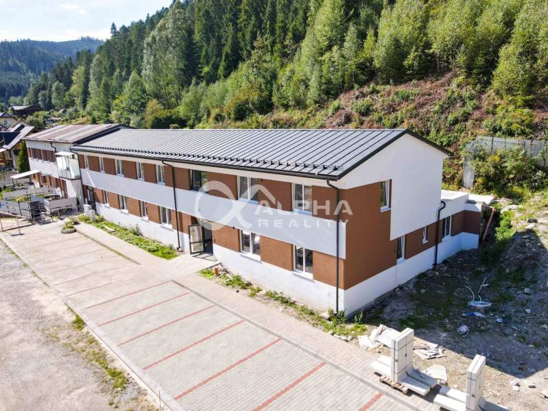 A building surrounded by a forest, a 3-room apartment in Spišská Nová Ves, reinforced access road.