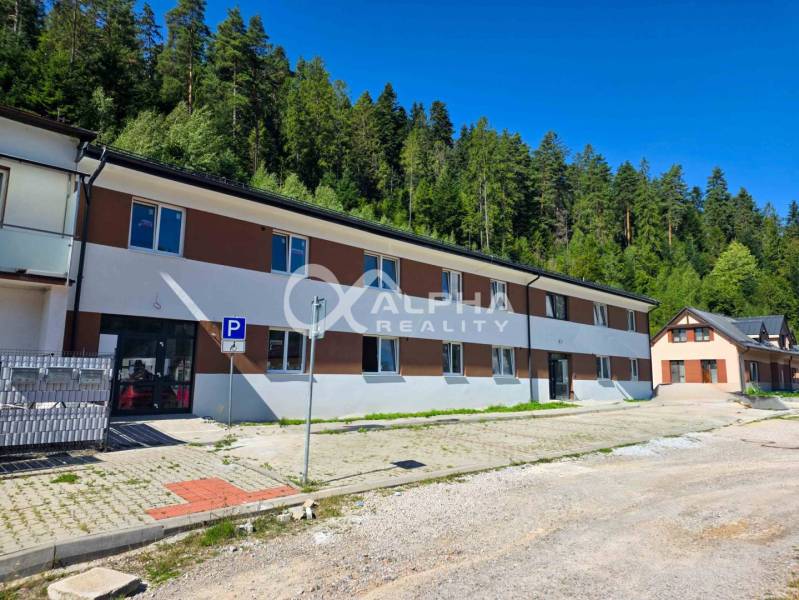 Apartment building in Spišská Nová Ves with a view of the forest, close to nature.