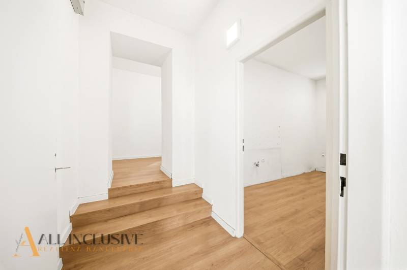 White walls and a wooden decor floor in commercial premises.