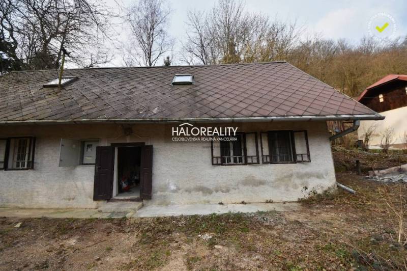 A cottage in Hodruša-Hámre with a traditional roof, surrounded by nature and trees.